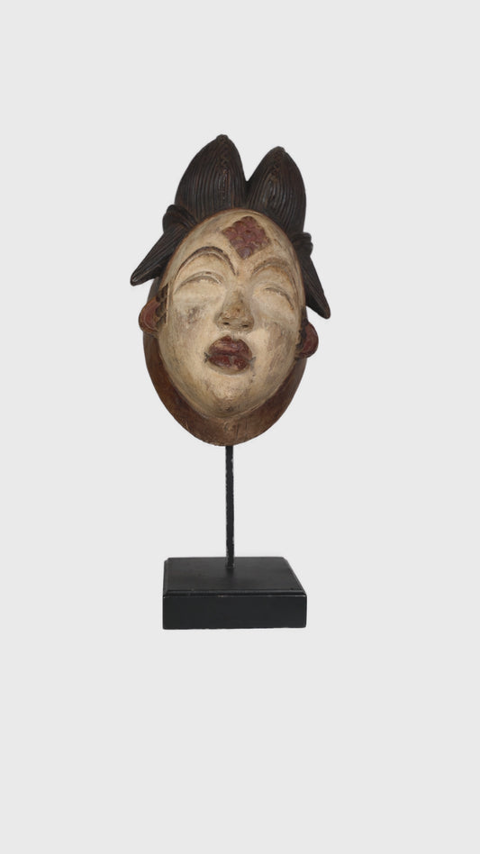 Masque Pounou 01 Gabon – Élégance rituelle et mémoire des ancêtres ( Collection Héritage)