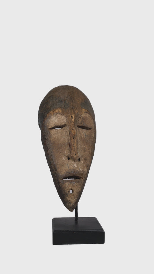 Masque Vuvi Gabon – Symbole de sagesse et de spiritualité ( Collection Héritage)