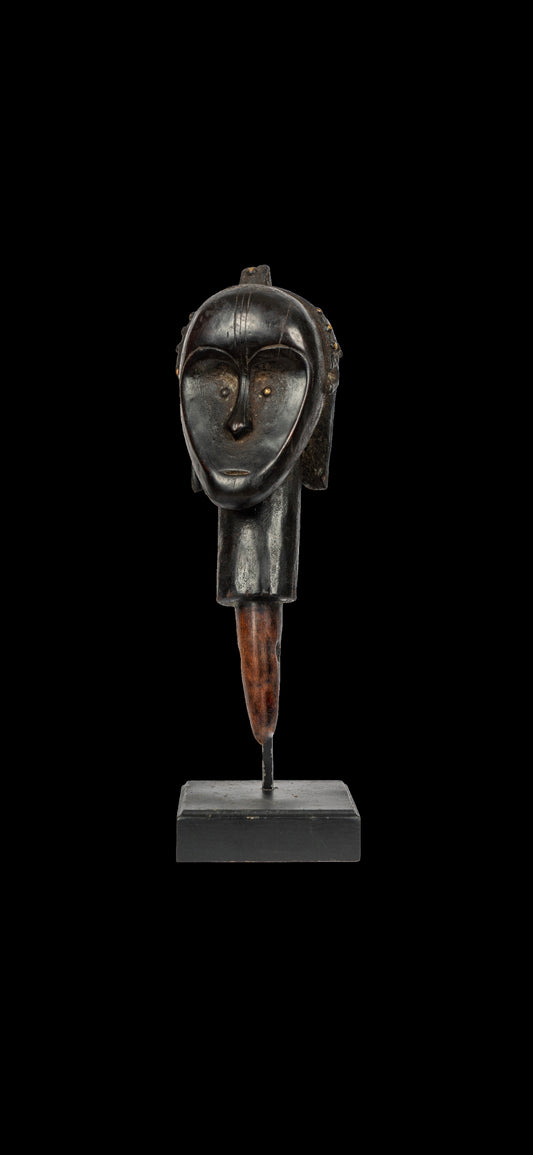 Statue Kongo 01 – Le Geste Ancestral gardien de mémoire, Collection Prestige (Prix sur demande)