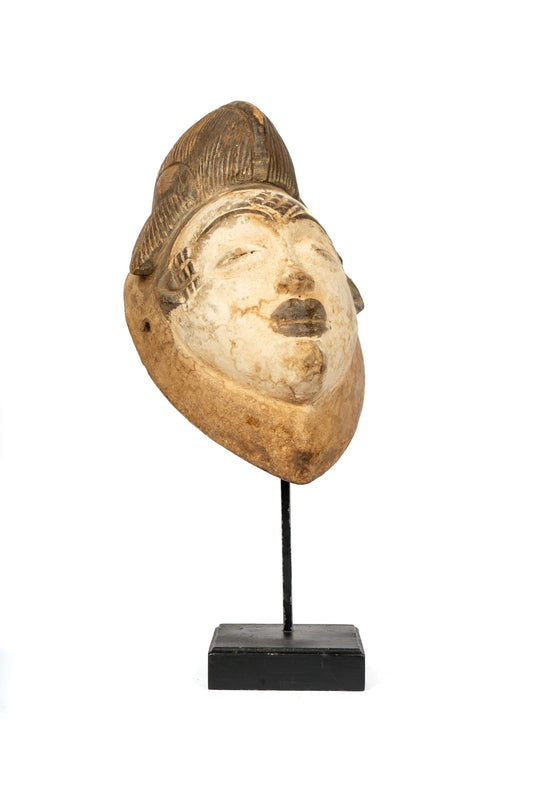 Masque Pounou 01 Gabon – Élégance rituelle et mémoire des ancêtres ( Collection Héritage)