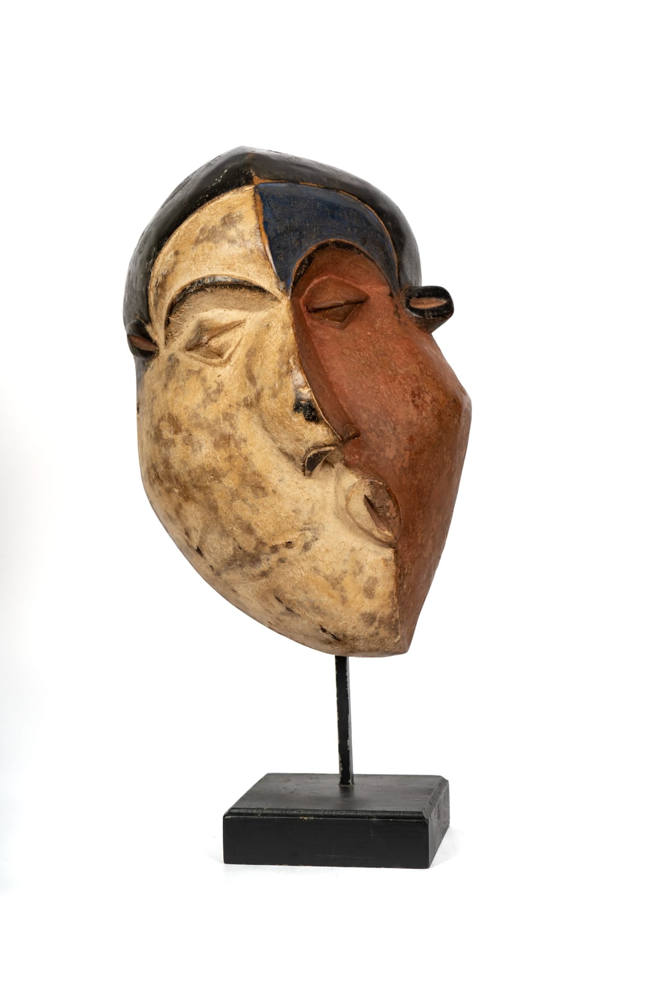 Masque rituel “Maladie” 01 – Dualité de l’existence et quête d’équilibre (Collection Héritage)