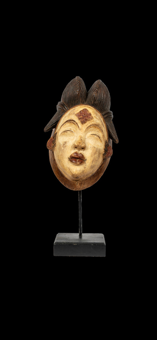 Masque Pounou Clair Gabon – Symbole de pureté et d’ancêtres bienveillants, Collection Prestige (Prix sur demande)
